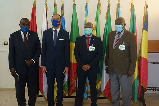 Photo de famille à l'audience accordée à l'ambassadeur du Maroc